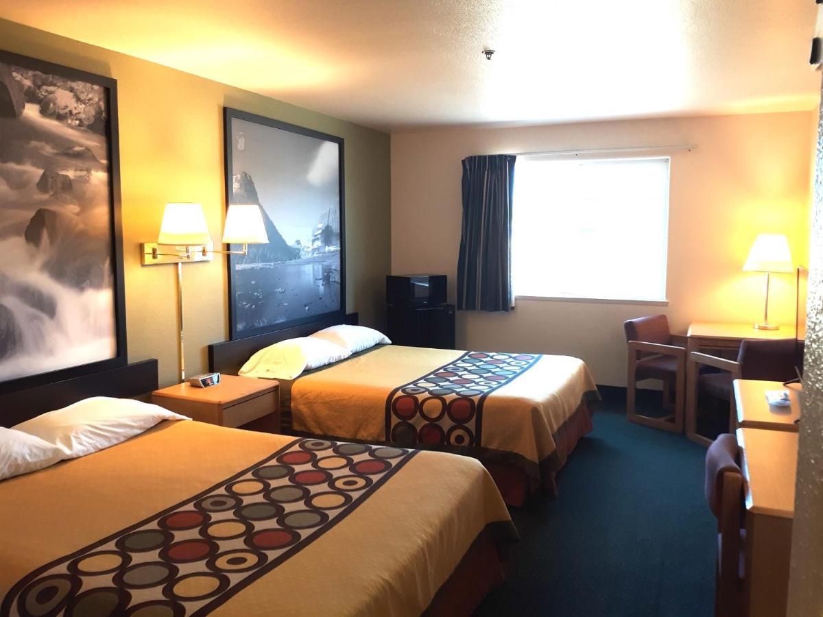 Super 8 By Wyndham Hamilton Hotel Kültér fotó