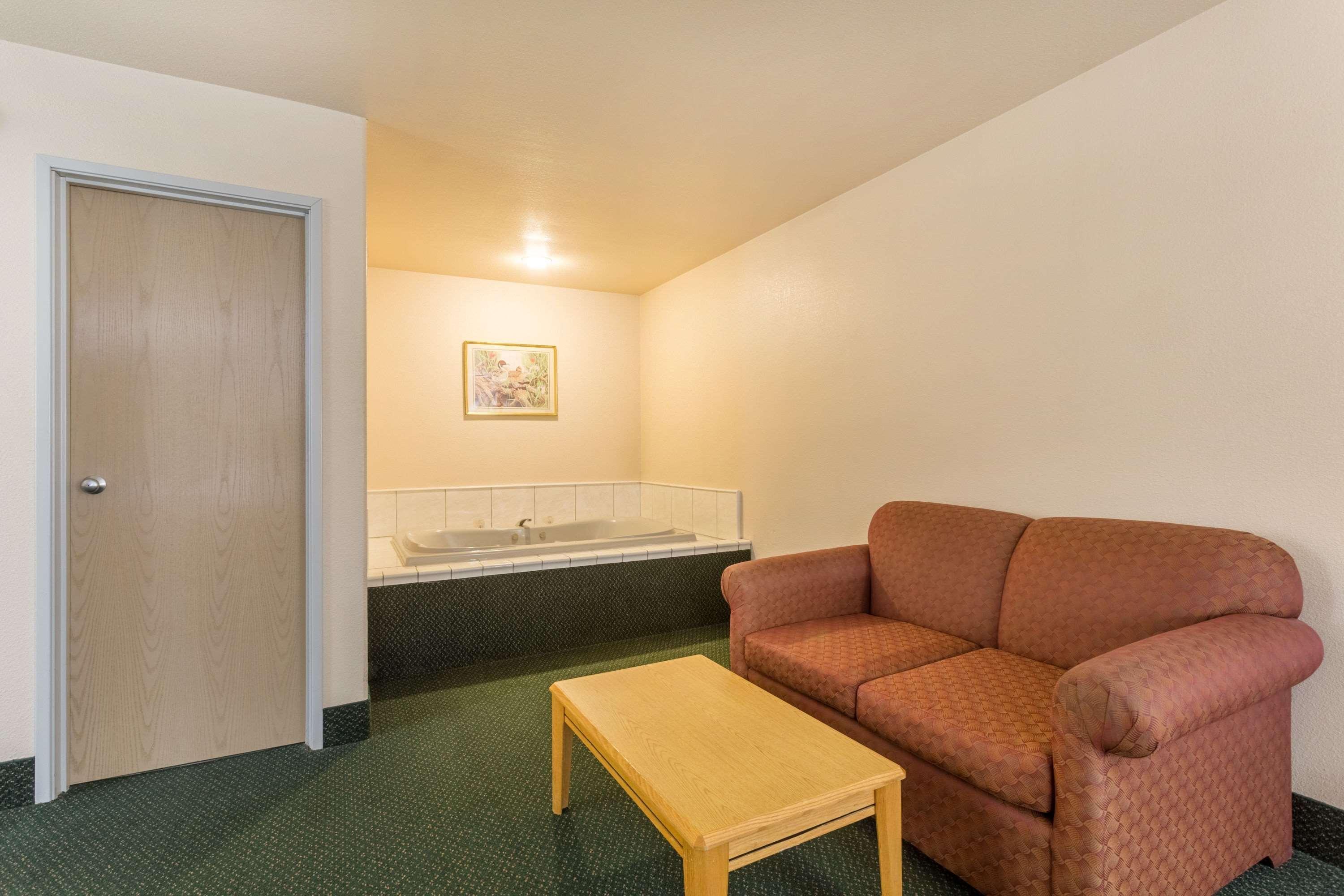 Super 8 By Wyndham Hamilton Hotel Kültér fotó